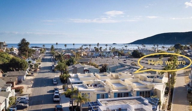 Luxury Avila Beach Condo, roof top patio = couch, heater, fire pit & hot tub.