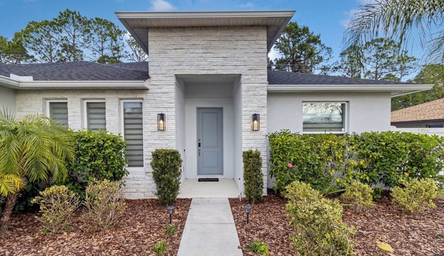 Luxury Awaits in Elegant Retreat 5-bedroom house with AC, WiFi