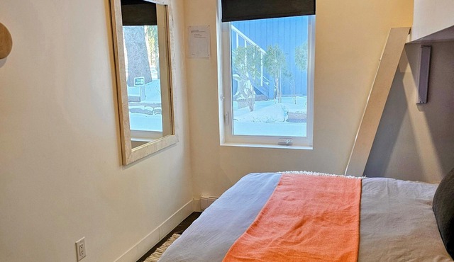 Luxury B & B 2 bdrm Chalet unit w/private yard, hottub, walk to ski and village