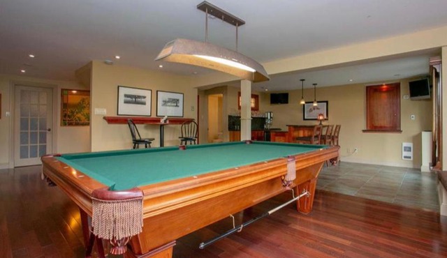 Luxury Bachelor by Halifax Waterfront -Hot Tub