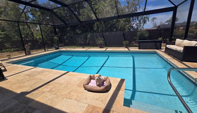 Luxury Backyard Pool Oasis for the Golf Enthusiast.Minutes to Seista Key 3BR