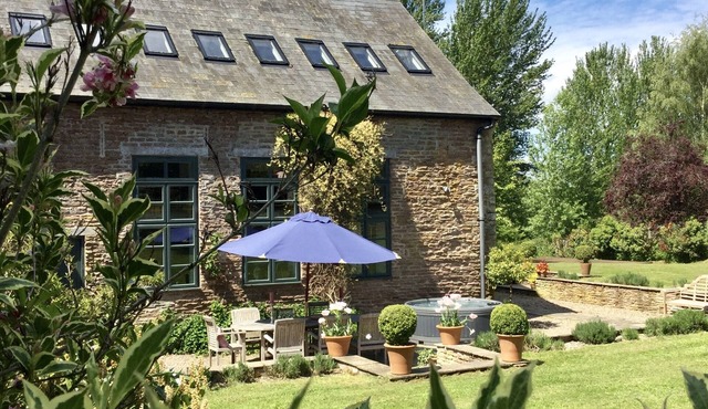 Luxury Barn Conversion sleeps 11 in idyllic Herefordshire countryside
