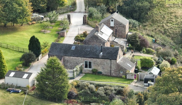 Luxury barn in Peak District National Park - peaceful with great views