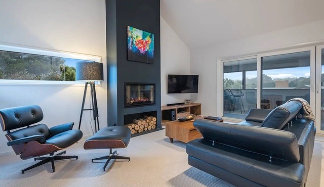 Luxury "barn loft" inspired accommodation within the Macedon Ranges