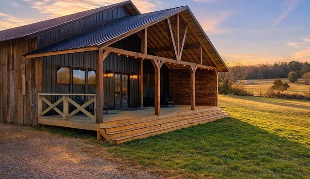 Luxury Barn Retreat | Firepit, Deck + Pasture Views