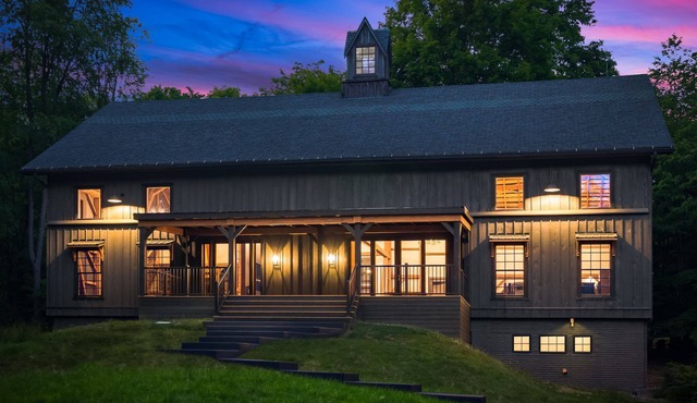 Luxury Barn Retreat near Mohican River