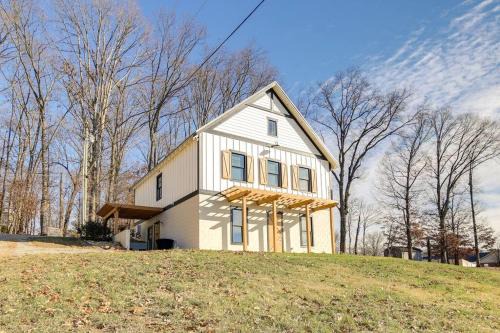 Luxury Barndo 2AN Europe Style Farm Stay Chickens