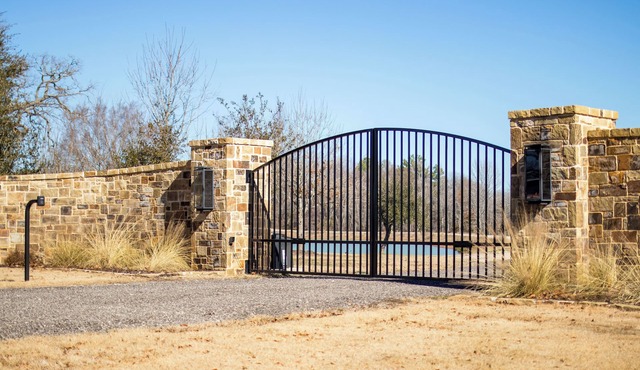 Luxury Barndominium Retreat- near Canton, Private!