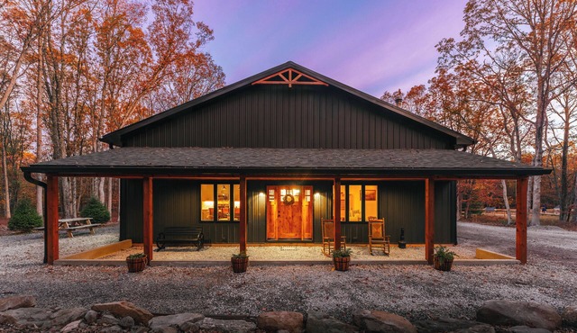 Luxury Barndominium w/Golf Sim, Hot Tub, Home Theater, Minutes to Jim Thorpe!