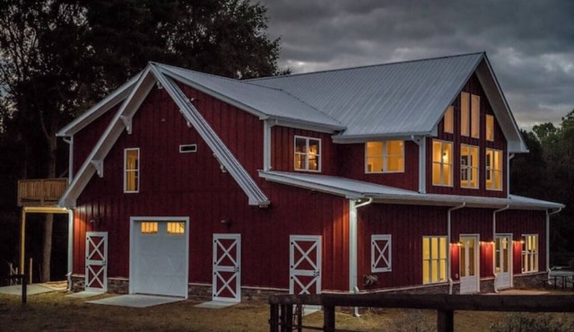 Luxury Barndominium with Value-Add Experiencesn