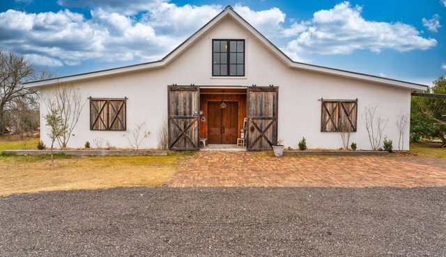 Luxury Barnhouse with 🔥HEATED🔥 Pool