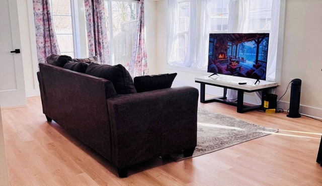 Luxury Basement: 2 QueenBeds with PrivateBath and Nonsmoking