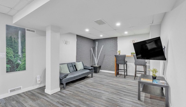 Luxury Basement Suite in Top Prime Location