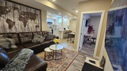 Luxury Basement Suite with 2 Bedrooms, 2 Queen Beds, Free Wi-Fi, and Free Parking