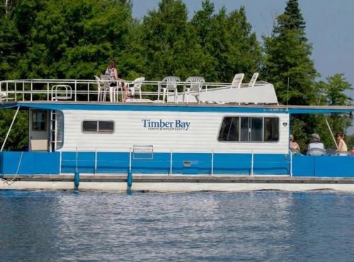 Luxury Bass Houseboat - Party Platform - Group of 6 People - HB09