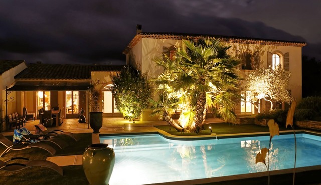 Luxury bastide with pool and gardens, walking distance to restaurants and shops