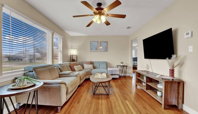 Luxury Bathroom Home with Game Room 25 Mins to PCB