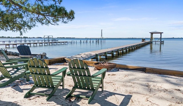 Luxury Bayfront Getaway | Private Pool, Pet Friendly, Boat Access | Sleeps 13