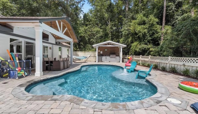 Luxury Bayou Experience with Pool and Outdoor Kitchen