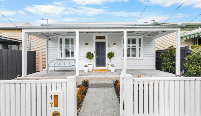 Luxury bayside retreat