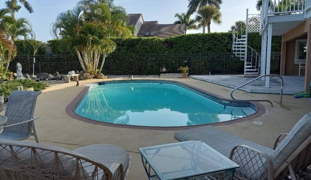 Luxury Bayview Wellness Retreat w/Pool, Salt-Water Jacuzzi, Hot Tub.+ more!
