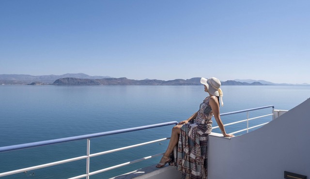 Luxury beach apartment, Sea view balcony, near Nafplio, Mycenae, Epidaurus