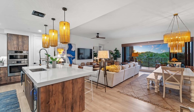 Luxury Beach Condo in Downtown Old Naples, FL