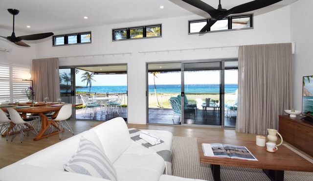 Luxury Beach Front 4 bedroom house with everything you need for a Family Holiday