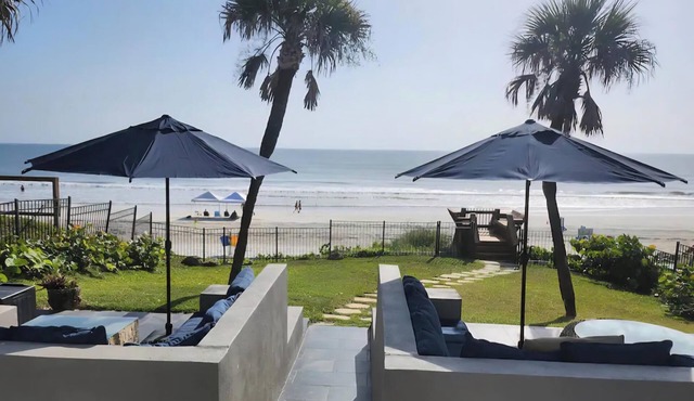Luxury Beach Front Estate, 1/2 acre, 8 Beds, 3 Spa Baths, Sleeps 16