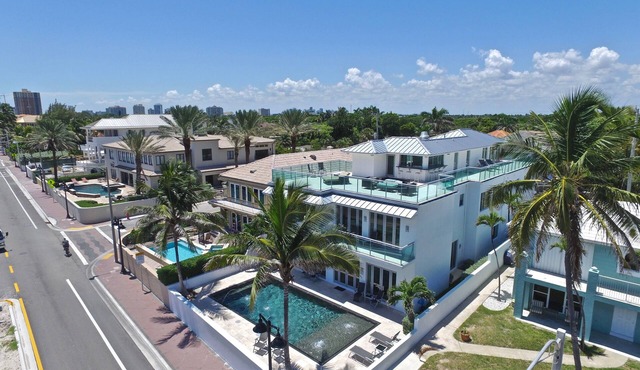 Luxury Beach House for Families - Private Pool, Rooftop & Ocean Views
