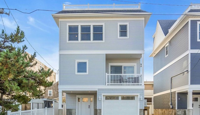 Luxury Beach House in Seaside! Now Available!