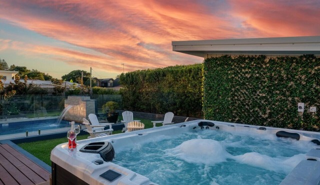 Luxury Beach Home ~ Heated Pool ~ Hot Spa ~ Fire Pitt ~ Golf