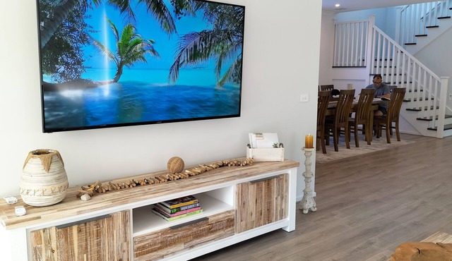 Luxury Beach house double story sleeps 14 - 2 minutes to beach