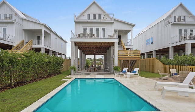 Luxury Beach House w/Pool - Huge Waterfront Views!