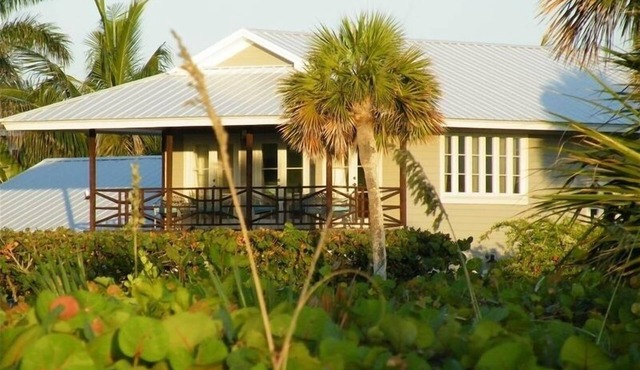 Luxury Beach House. Choice Location on the coast. Newly remodeled, pool heater!