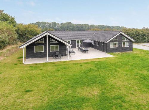 Luxury Beach House for 20
