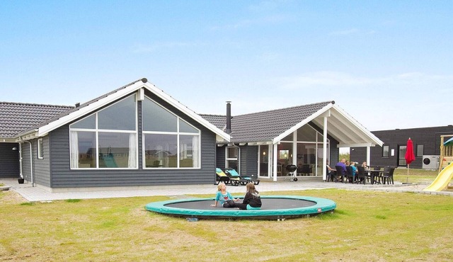 Luxury Beach House for 14