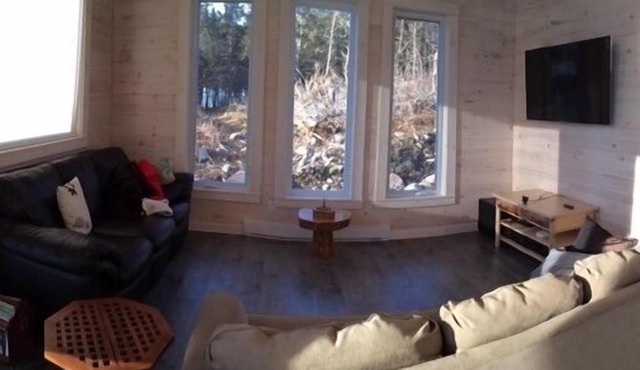 Luxury Beach House. Hot tub, Infrared Sauna, Massage Chair & Propane fireplace