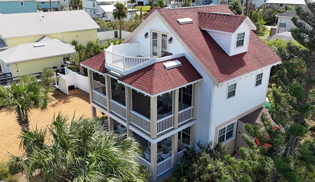 Luxury Beach House, Private Salt Pool. Walk to the Beach