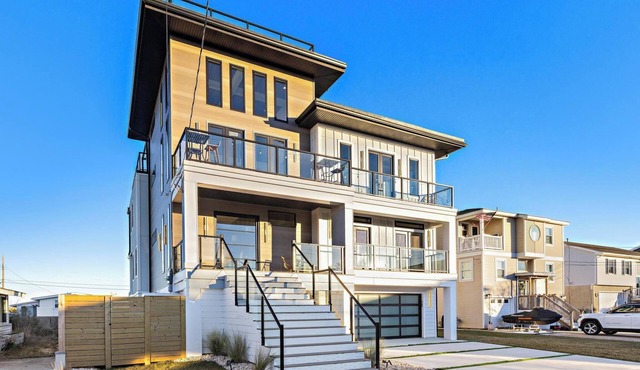 Luxury Beach House - Rooftop Decks with 360° Ocean & Bay Views, Pool, Elevator