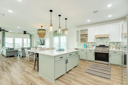 Luxury Beach House Minutes to Sand