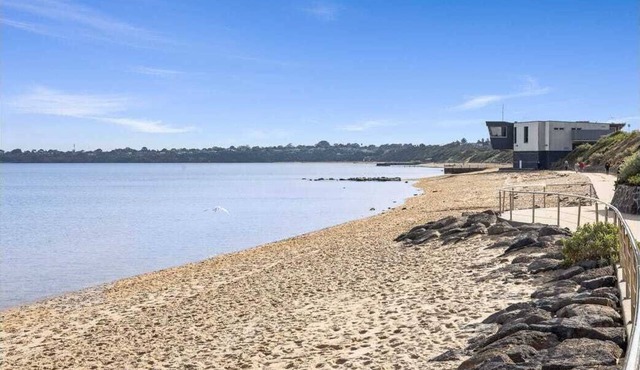 Luxury Beach House With Bay Views, Rooftop & Lift