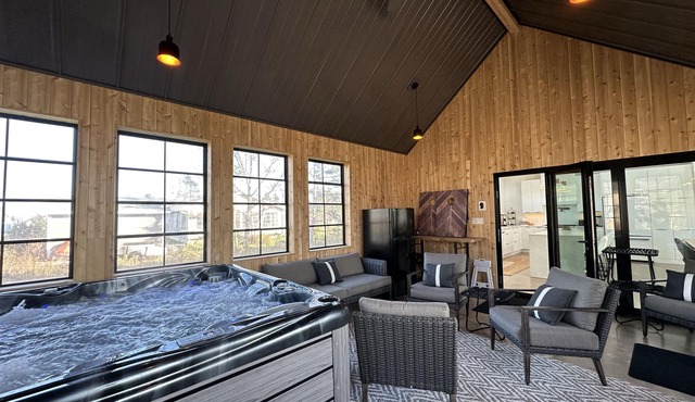 Luxury Beach House With Hot Tub, Minutes to Beach & Crowbush Golf Course