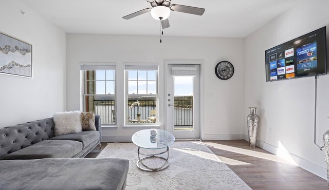 *Luxury Beach Lighthouse Getaway With Shore View!*