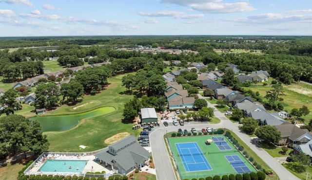 Luxury: Beach, Pool, Golf, Boat Ramp, Pickle Ball