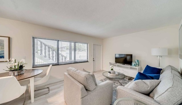 Luxury beach resort for 6 ppl with pool