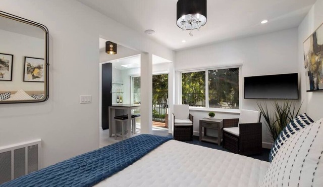 Luxury Beach Studio — 2 blocks to the Beach and Funk Zone