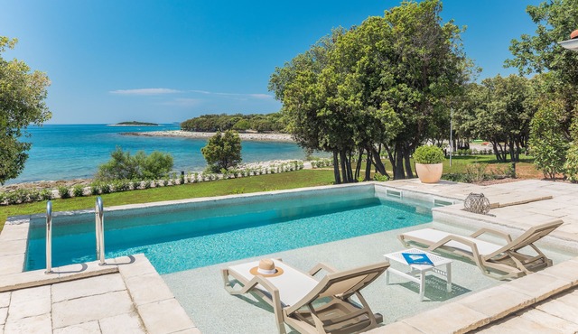 Luxury Beach Villas Porto Bus