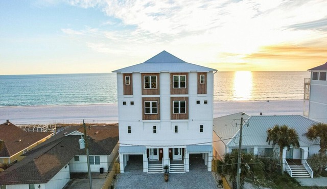 Luxury Beachfront Home with Private Pool and Panoramic Gulf Views, Sleeps 18