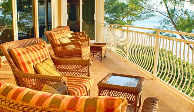 Luxury Beachfront Penthouse Villa On Sunset Beach/TrophyKitchen/HotTub/BeachGear